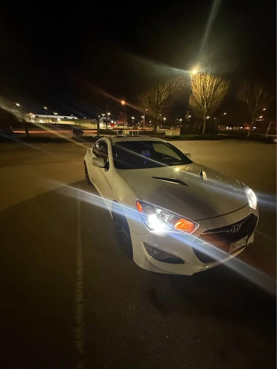 2015 Hyundai Genesis Coupe - Image 2 of 12