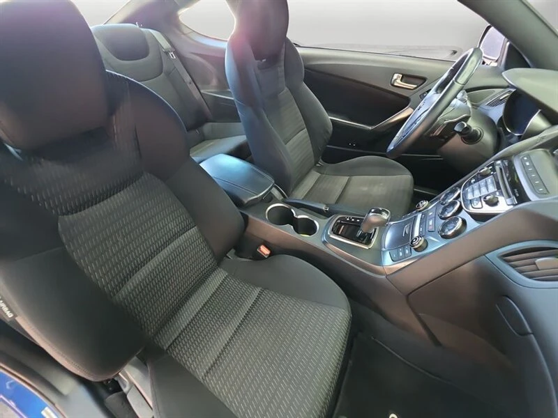 2015 Hyundai Genesis Coupe - Image 16 of 20