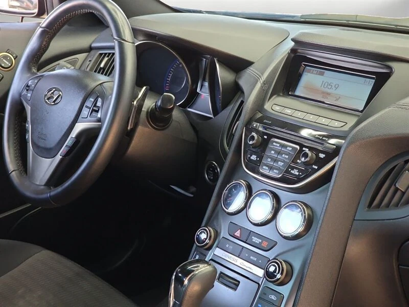 2015 Hyundai Genesis Coupe - Image 15 of 20