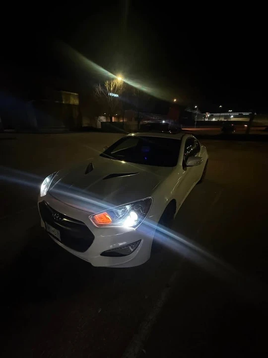2015 Hyundai Genesis Coupe - Image 2 of 16