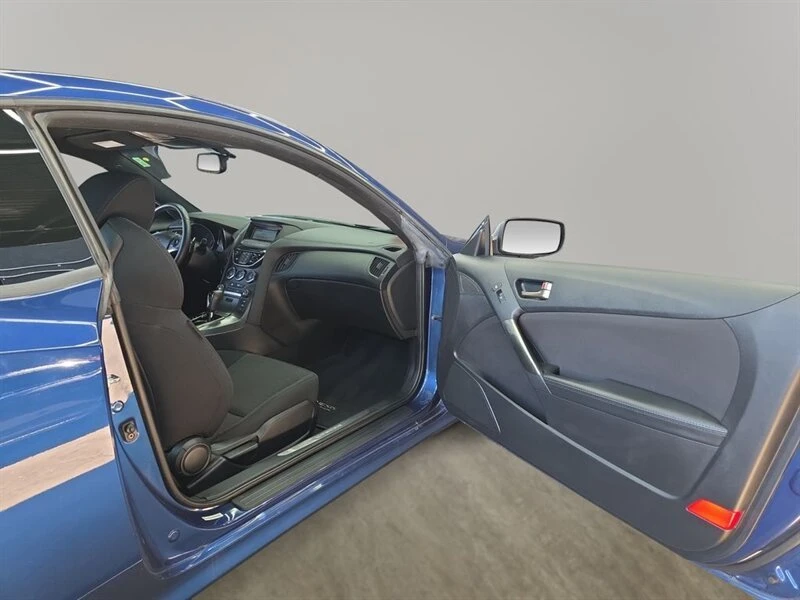 2015 Hyundai Genesis Coupe - Image 17 of 20