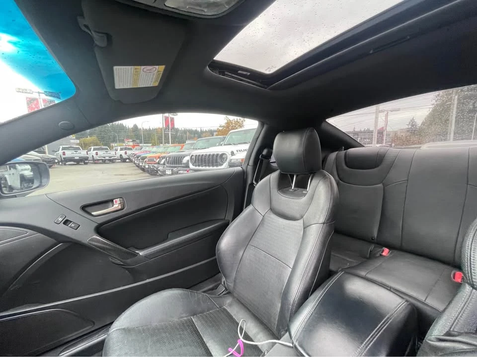 2015 Hyundai Genesis Coupe - Image 10 of 20