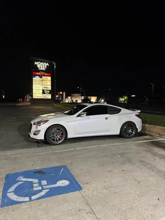 2015 Hyundai Genesis Coupe - Image 7 of 10