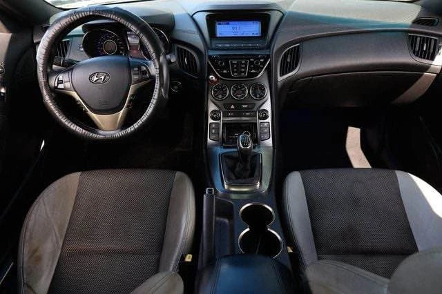 2015 Hyundai Genesis Coupe - Image 2 of 2