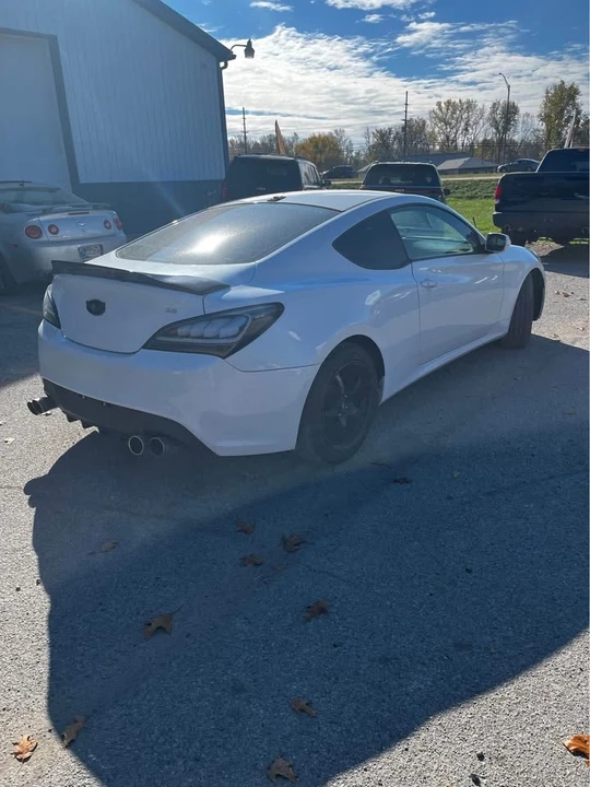 2015 Hyundai Genesis Coupe - Image 4 of 11