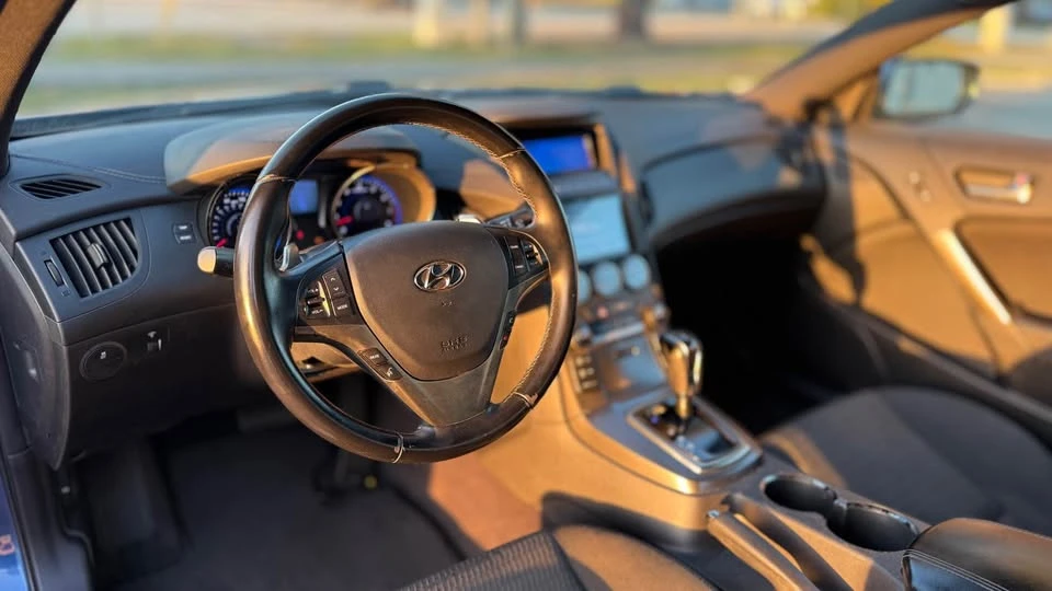 2015 Hyundai Genesis Coupe - Image 10 of 15