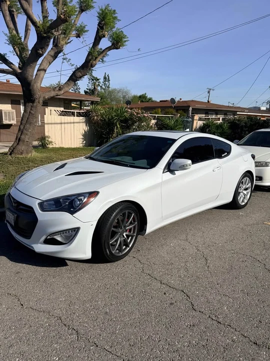 2015 Hyundai Genesis Coupe - Image 2 of 8