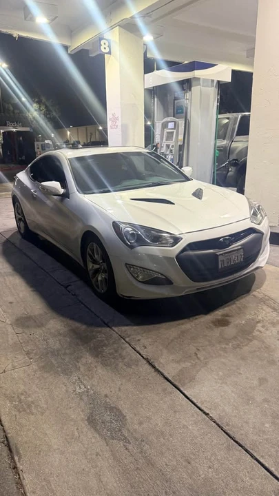 2015 Hyundai Genesis Coupe - Image 6 of 8