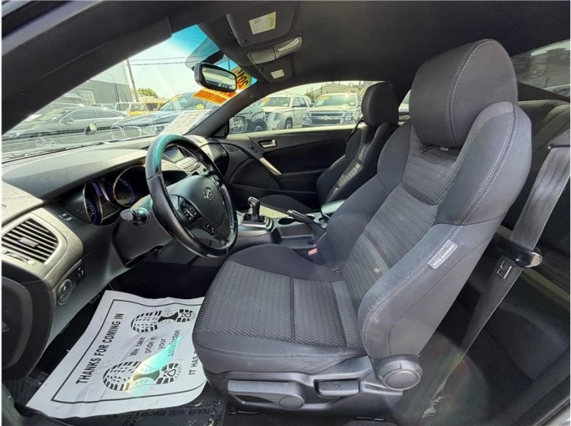 2015 Hyundai Genesis Coupe - Image 16 of 19