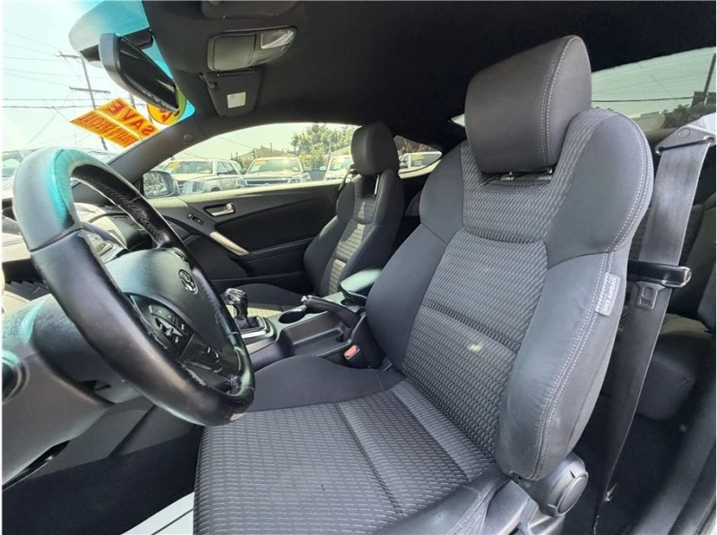 2015 Hyundai Genesis Coupe - Image 17 of 19