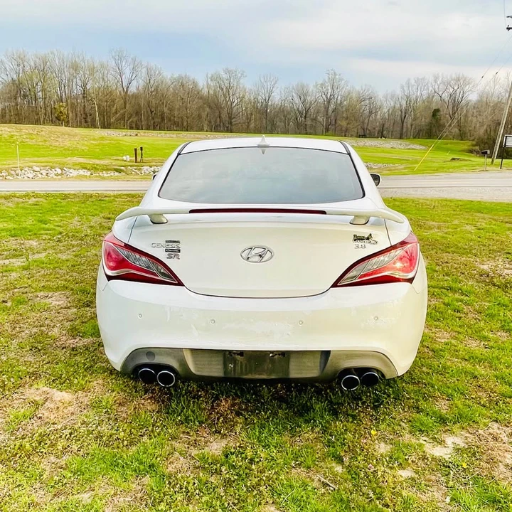 2015 Hyundai Genesis Coupe - Image 2 of 8