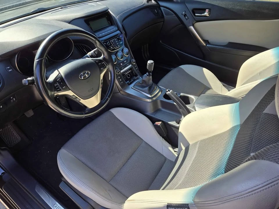 2015 Hyundai Genesis Coupe - Image 5 of 10
