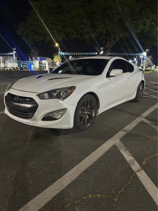 2015 Hyundai Genesis Coupe - Image 2 of 8