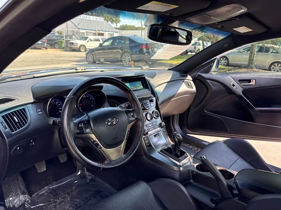 2015 Hyundai Genesis Coupe - Image 12 of 20