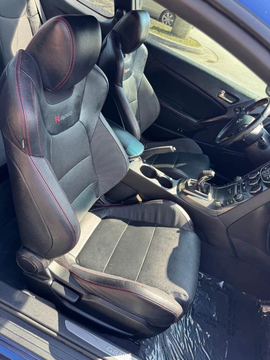 2015 Hyundai Genesis Coupe - Image 15 of 20