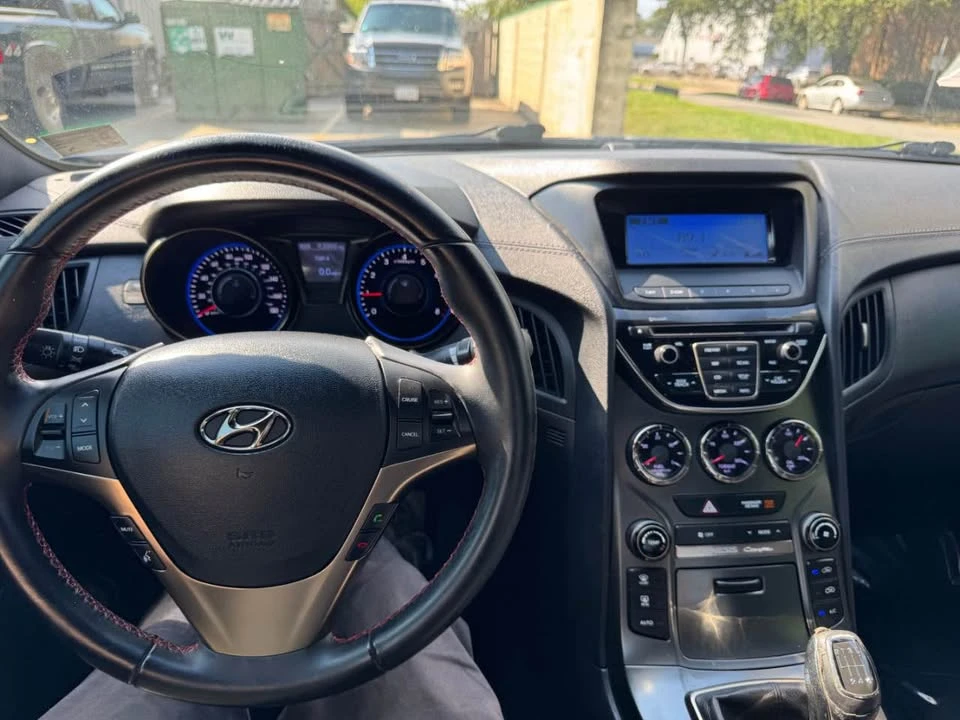 2015 Hyundai Genesis Coupe - Image 18 of 20