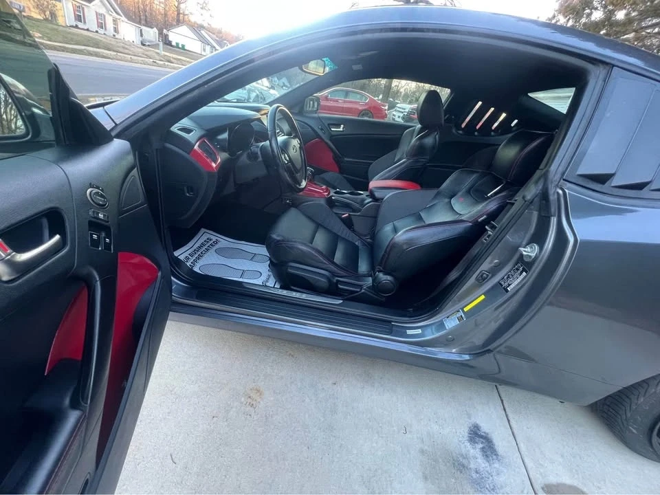 2015 Hyundai Genesis Coupe - Image 16 of 20