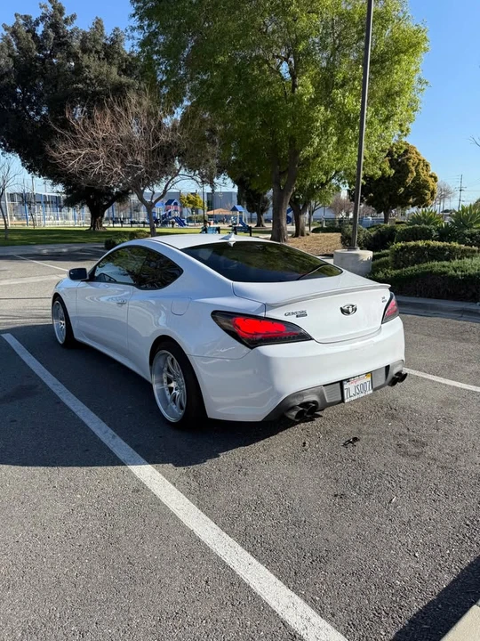 2015 Hyundai Genesis Coupe - Image 2 of 4