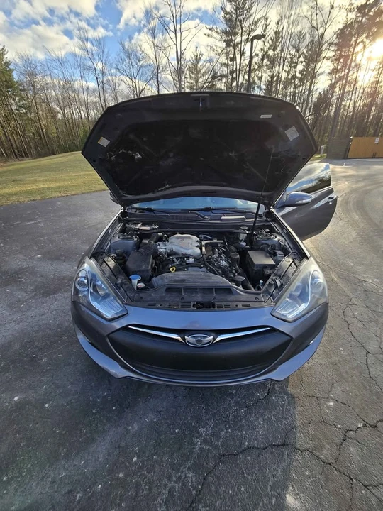 2015 Hyundai Genesis Coupe - Image 10 of 18