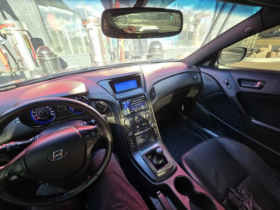 2015 Hyundai Genesis Coupe - Image 17 of 18