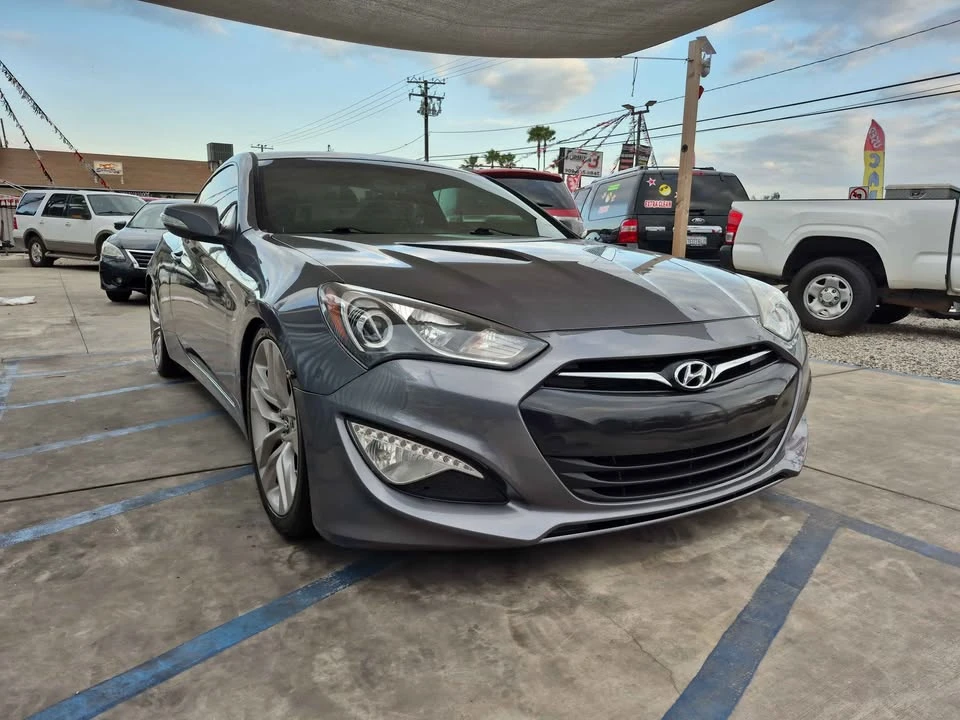 2015 Hyundai Genesis Coupe - Image 2 of 12