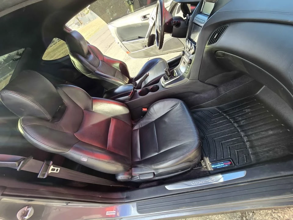 2015 Hyundai Genesis Coupe - Image 15 of 18