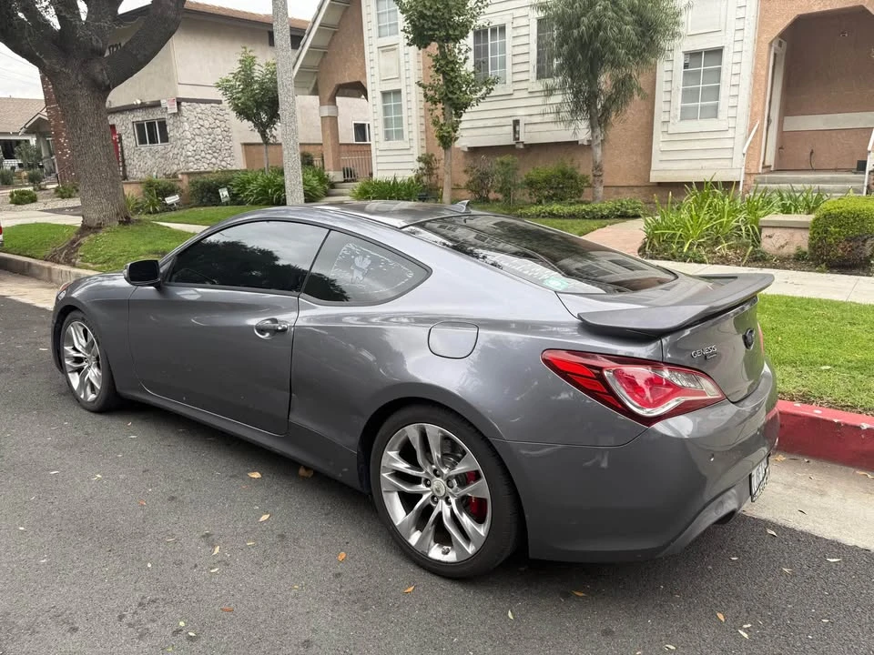 2015 Hyundai Genesis Coupe - Image 5 of 10