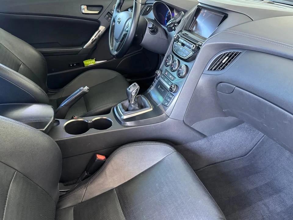 2015 Hyundai Genesis Coupe - Image 10 of 12