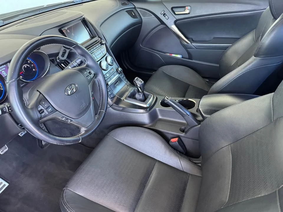 2015 Hyundai Genesis Coupe - Image 11 of 12