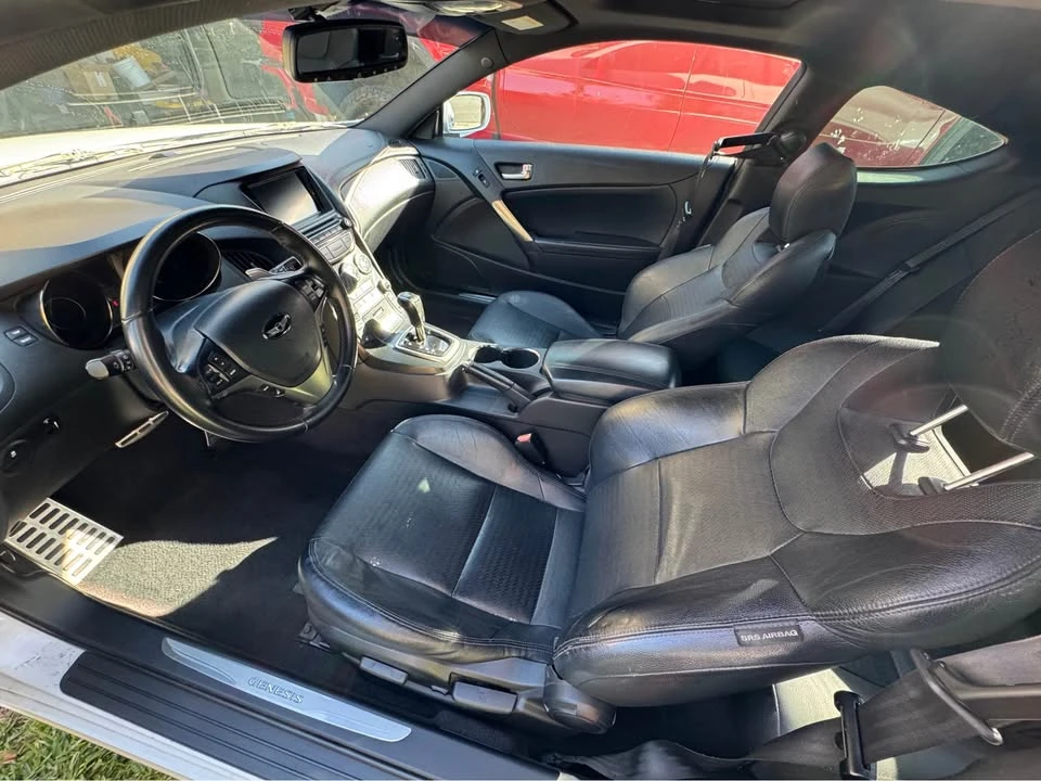 2015 Hyundai Genesis Coupe - Image 11 of 16