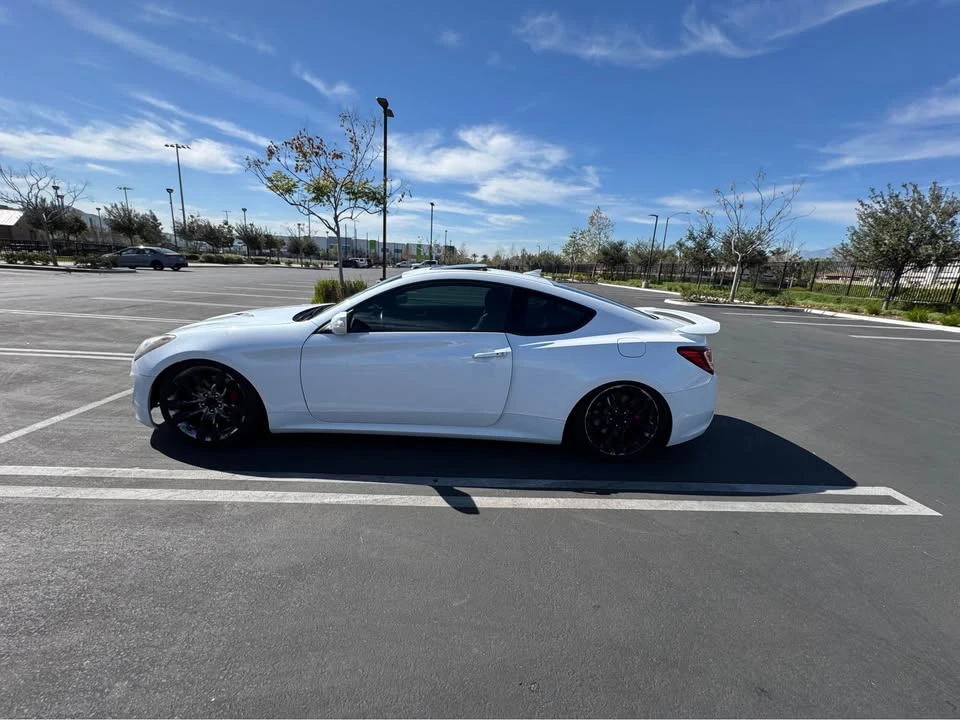 2015 Hyundai Genesis Coupe - Image 2 of 16