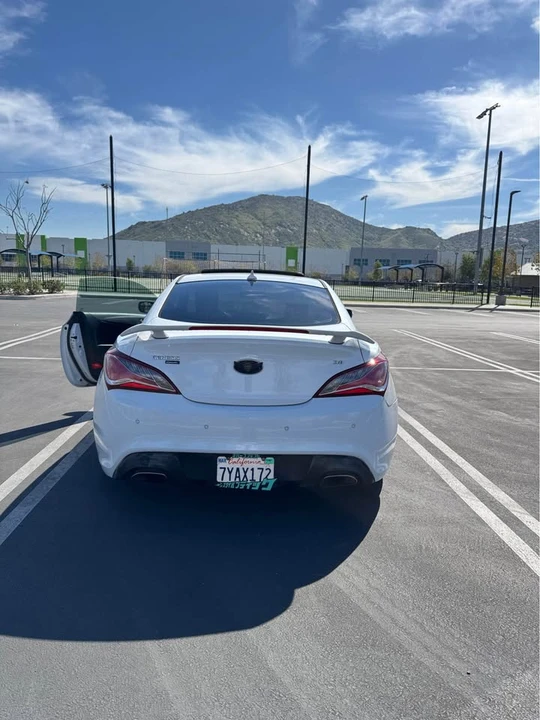 2015 Hyundai Genesis Coupe - Image 5 of 16