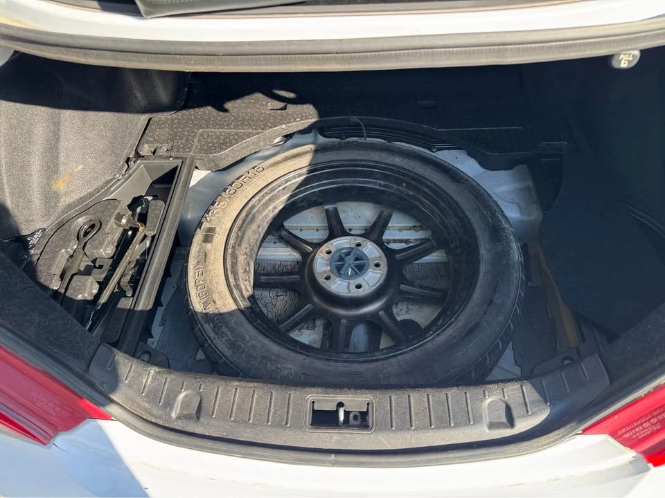 2015 Hyundai Genesis Coupe - Image 15 of 16