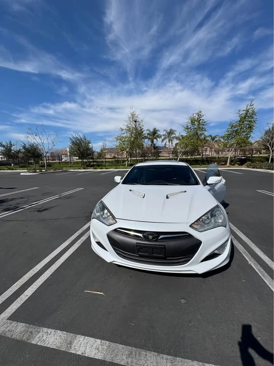 2015 Hyundai Genesis Coupe - Image 2 of 15