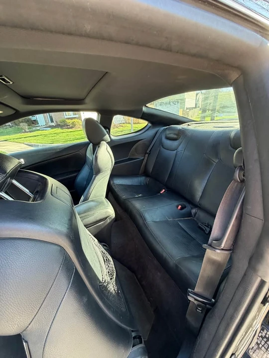 2015 Hyundai Genesis Coupe - Image 11 of 18