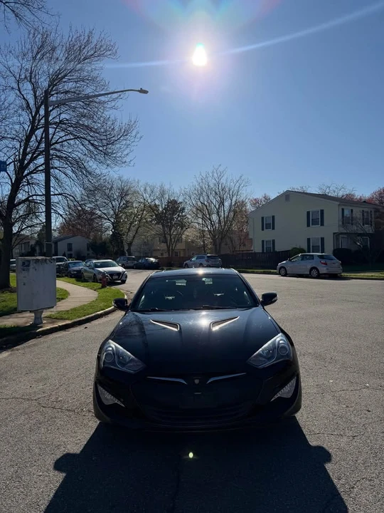 2015 Hyundai Genesis Coupe - Image 2 of 18