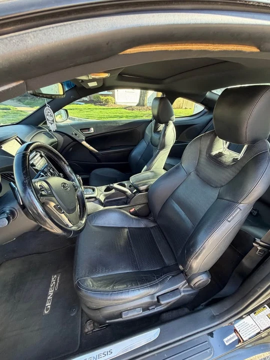 2015 Hyundai Genesis Coupe - Image 10 of 18