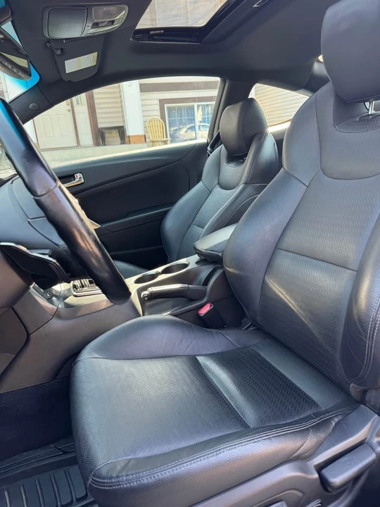 2015 Hyundai Genesis Coupe - Image 10 of 17