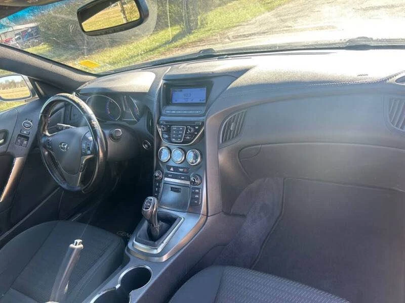 2015 Hyundai Genesis Coupe - Image 14 of 20