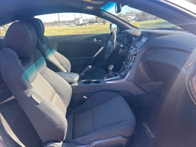 2015 Hyundai Genesis Coupe - Image 15 of 20