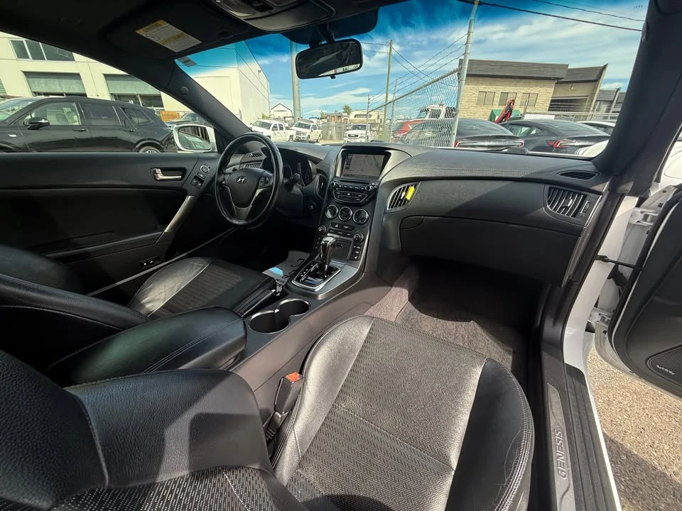 2015 Hyundai Genesis Coupe - Image 16 of 19