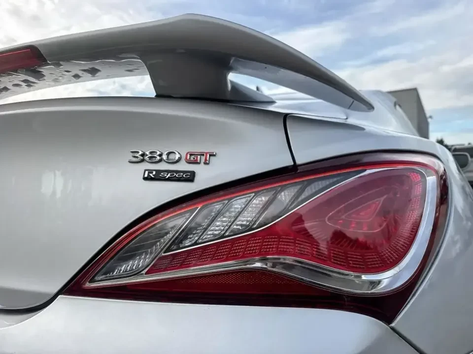 2015 Hyundai Genesis Coupe - Image 10 of 20