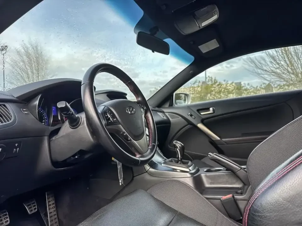 2015 Hyundai Genesis Coupe - Image 11 of 20