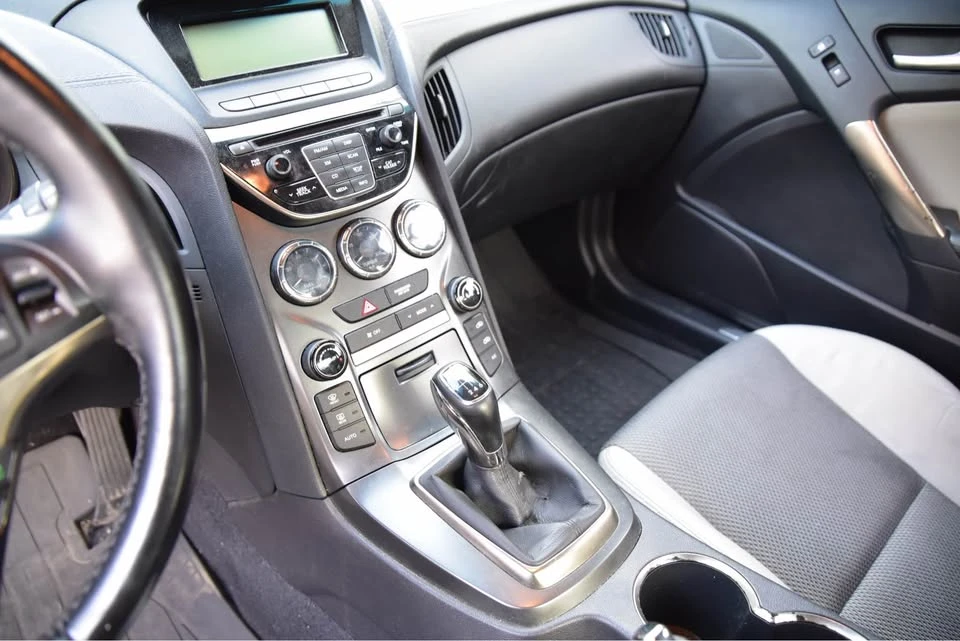 2015 Hyundai Genesis Coupe - Image 10 of 15