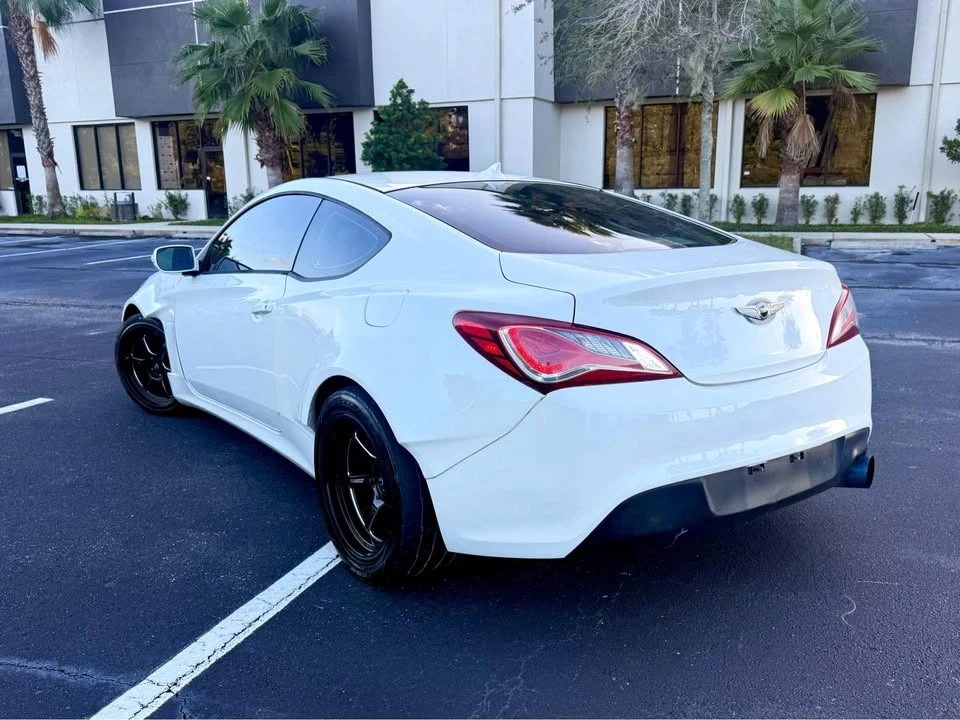 2015 Hyundai Genesis Coupe - Image 4 of 11