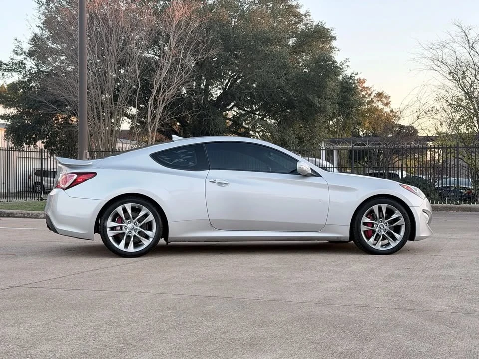 2015 Hyundai Genesis Coupe - Image 10 of 20
