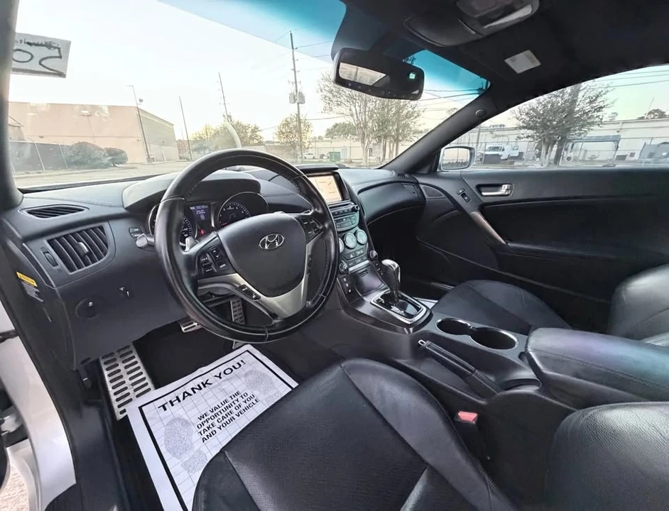 2015 Hyundai Genesis Coupe - Image 16 of 20