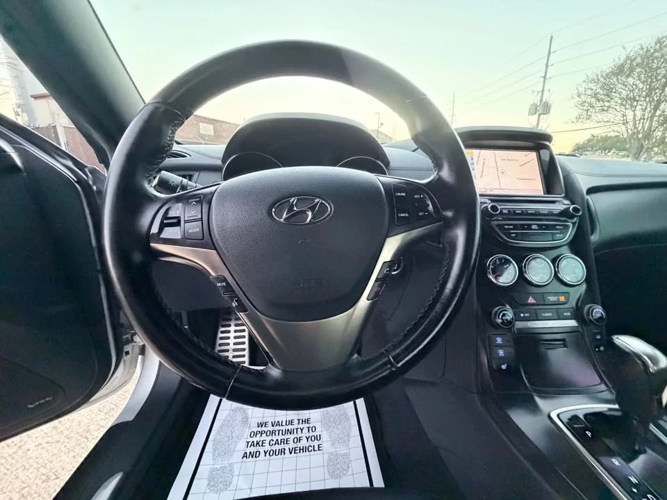 2015 Hyundai Genesis Coupe - Image 18 of 20
