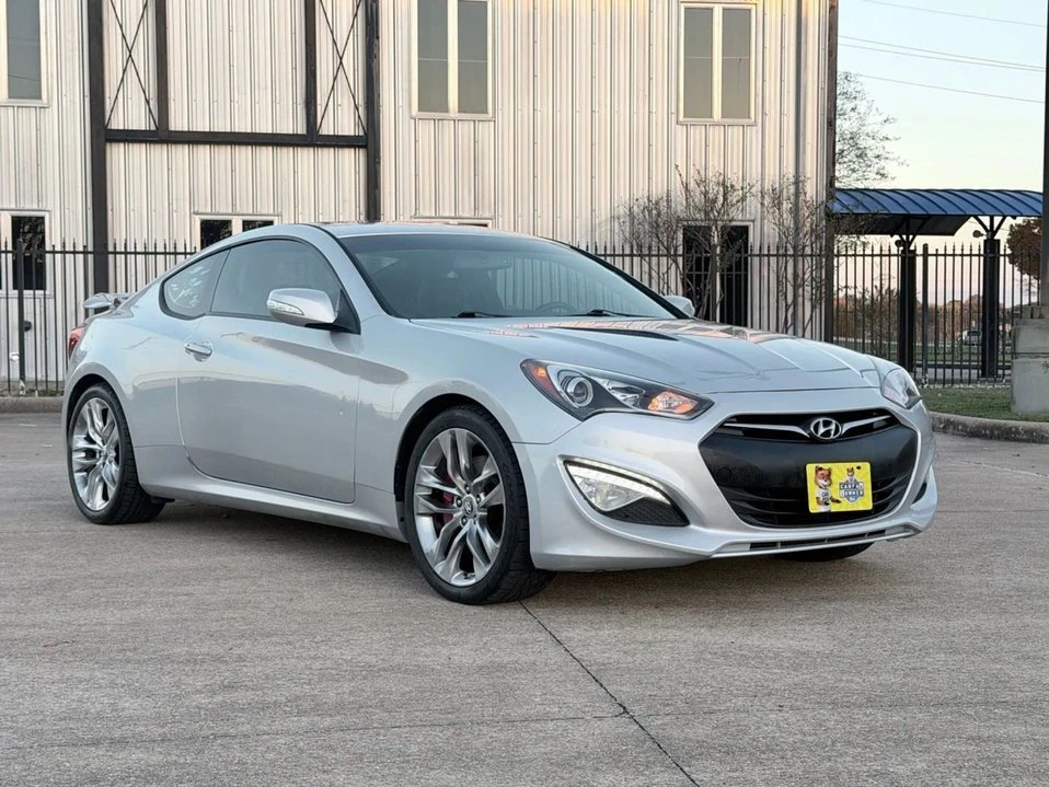 2015 Hyundai Genesis Coupe - Image 2 of 20