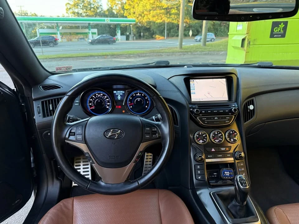 2015 Hyundai Genesis Coupe - Image 10 of 17